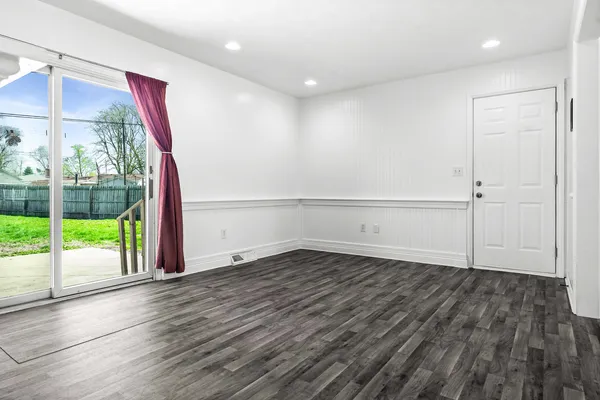 $161,900 | 610 Rayjon Drive, Oreana, IL 62554