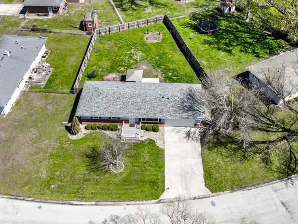 $161,900 | 610 Rayjon Drive, Oreana, IL 62554