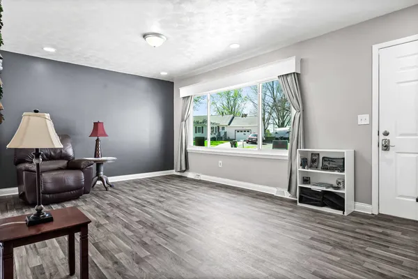 $161,900 | 610 Rayjon Drive, Oreana, IL 62554