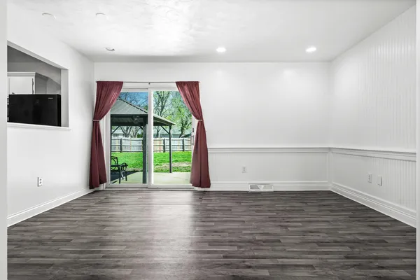 $161,900 | 610 Rayjon Drive, Oreana, IL 62554