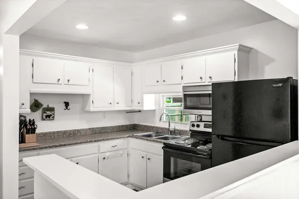 $161,900 | 610 Rayjon Drive, Oreana, IL 62554