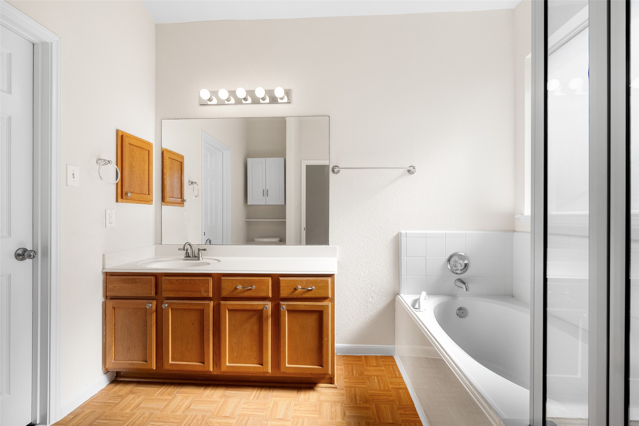 7510 Summer Dale Drive Rosenberg, TX 77469 - Photo 9 of 17 a spacious bathroom with a tub sink and mirror