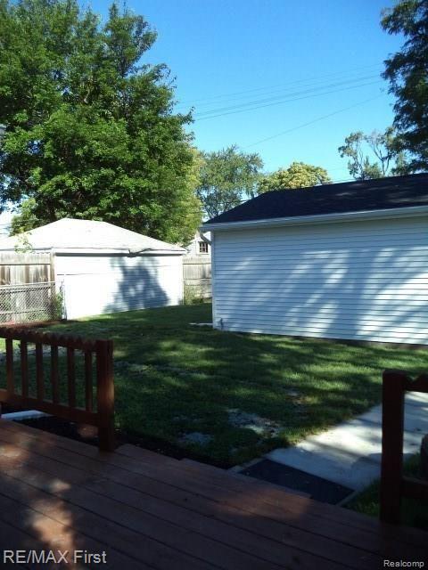 8193 Harding Center Line, MI 48015 - Photo 32 of 36