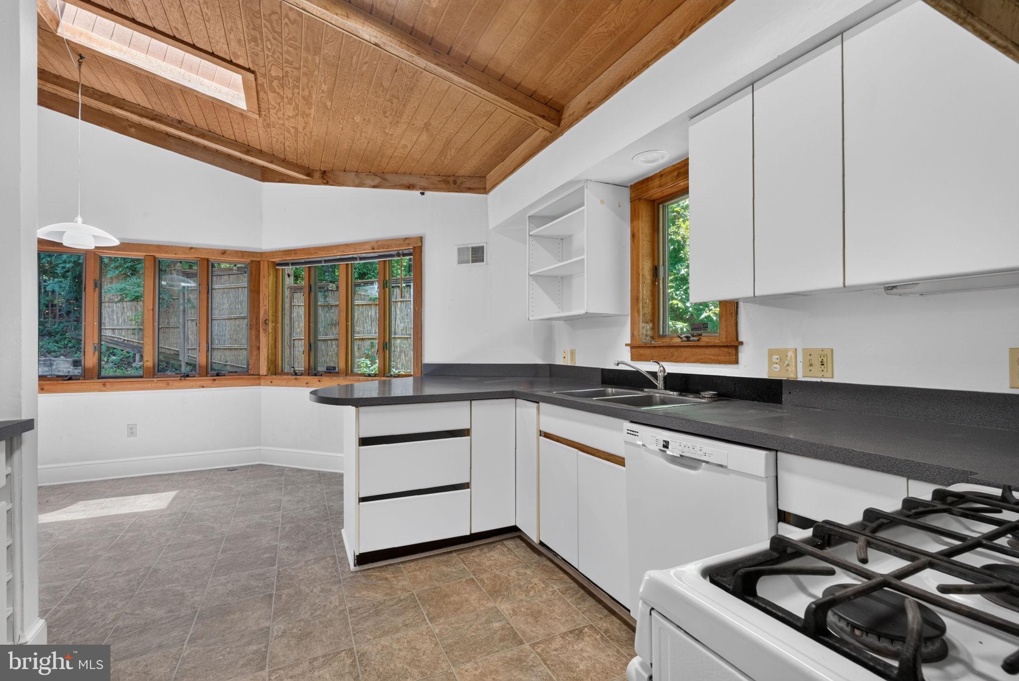2963 Albemarle Street Northwest Washington, DC 20008 - Photo 15 of 45