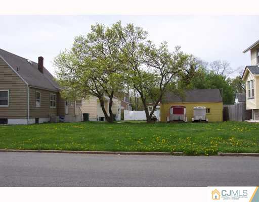 921 King Georges Post Road Edison, NJ 08837 - Photo 3 of 8 a backyard of a house with lots of green space
