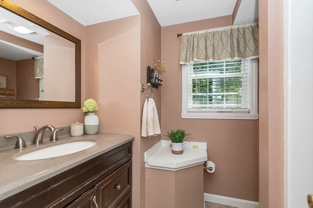 34 Springvale Road Reading, MA 01867 - Photo 23 of 35 Gallery Image 23