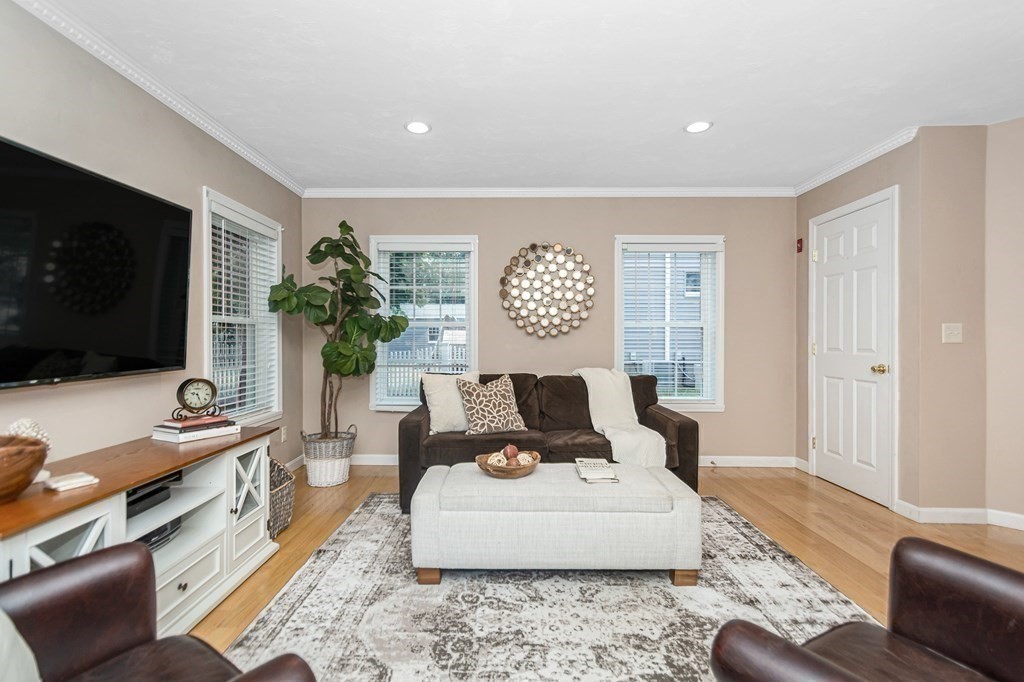 34 Springvale Road Reading, MA 01867 - Photo 5 of 35 Gallery Image 5