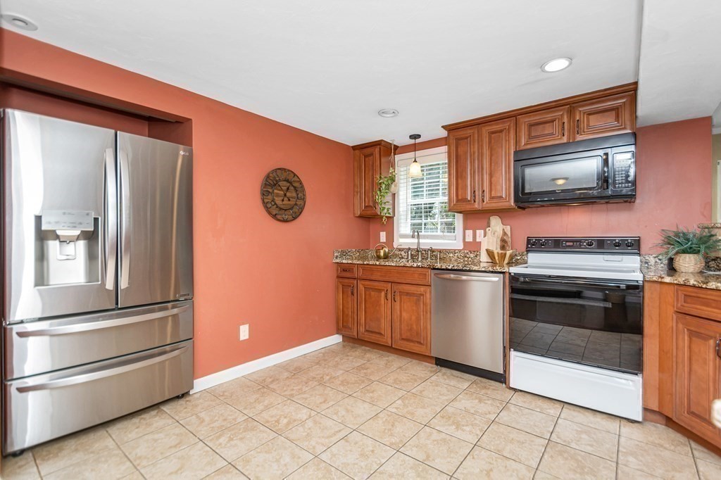 34 Springvale Road Reading, MA 01867 - Photo 7 of 35 Gallery Image 7
