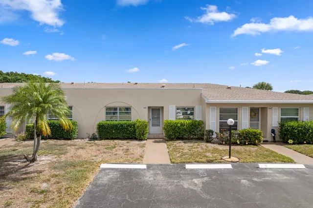 $1,995 | 8757 Bella Vista Drive, Unit 34, Boca Raton, FL 33433