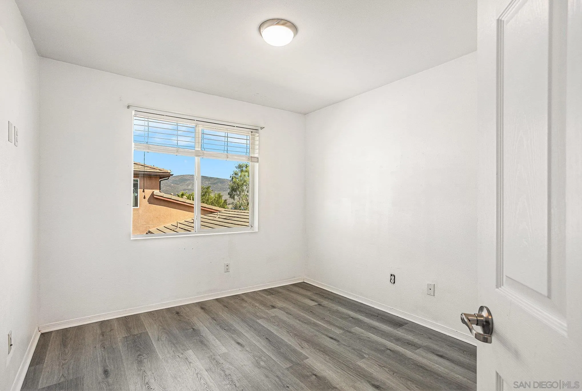 2840 Athens Road, Unit 10 Chula Vista, CA 91915 - Photo 28 of 56 an empty room with a window
