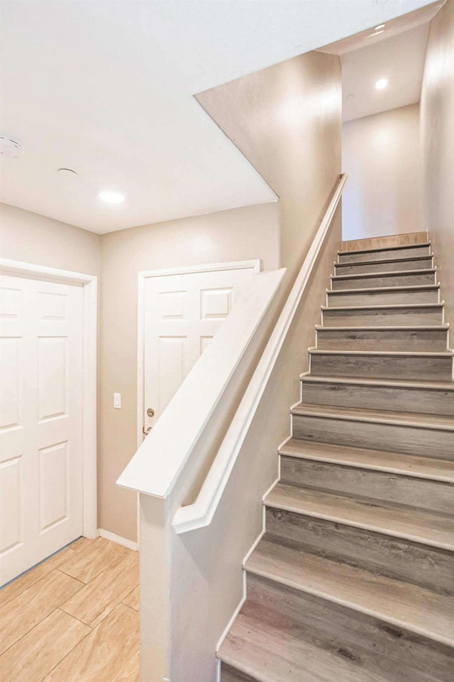2840 Athens Road, Unit 10 Chula Vista, CA 91915 - Photo 4 of 56 a view of entryway