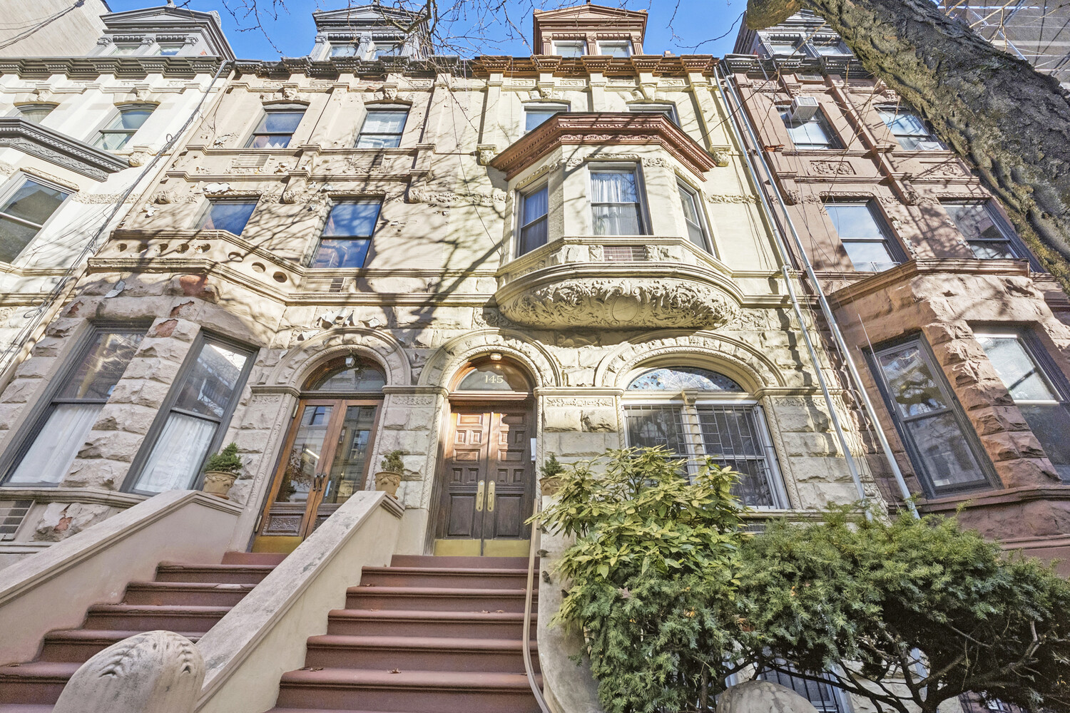 145 West 80th Street, Unit 4R Manhattan, NY 10024 - Photo 15 of 16 front view of a building