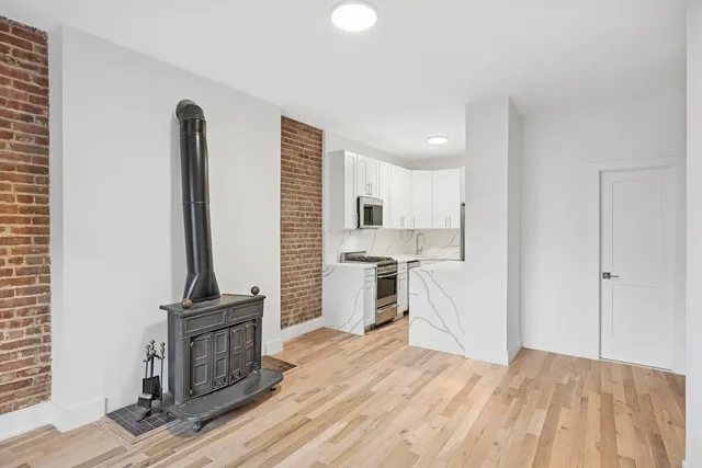 $685,000 | 145 West 80th Street, Unit 4R | Upper West Side