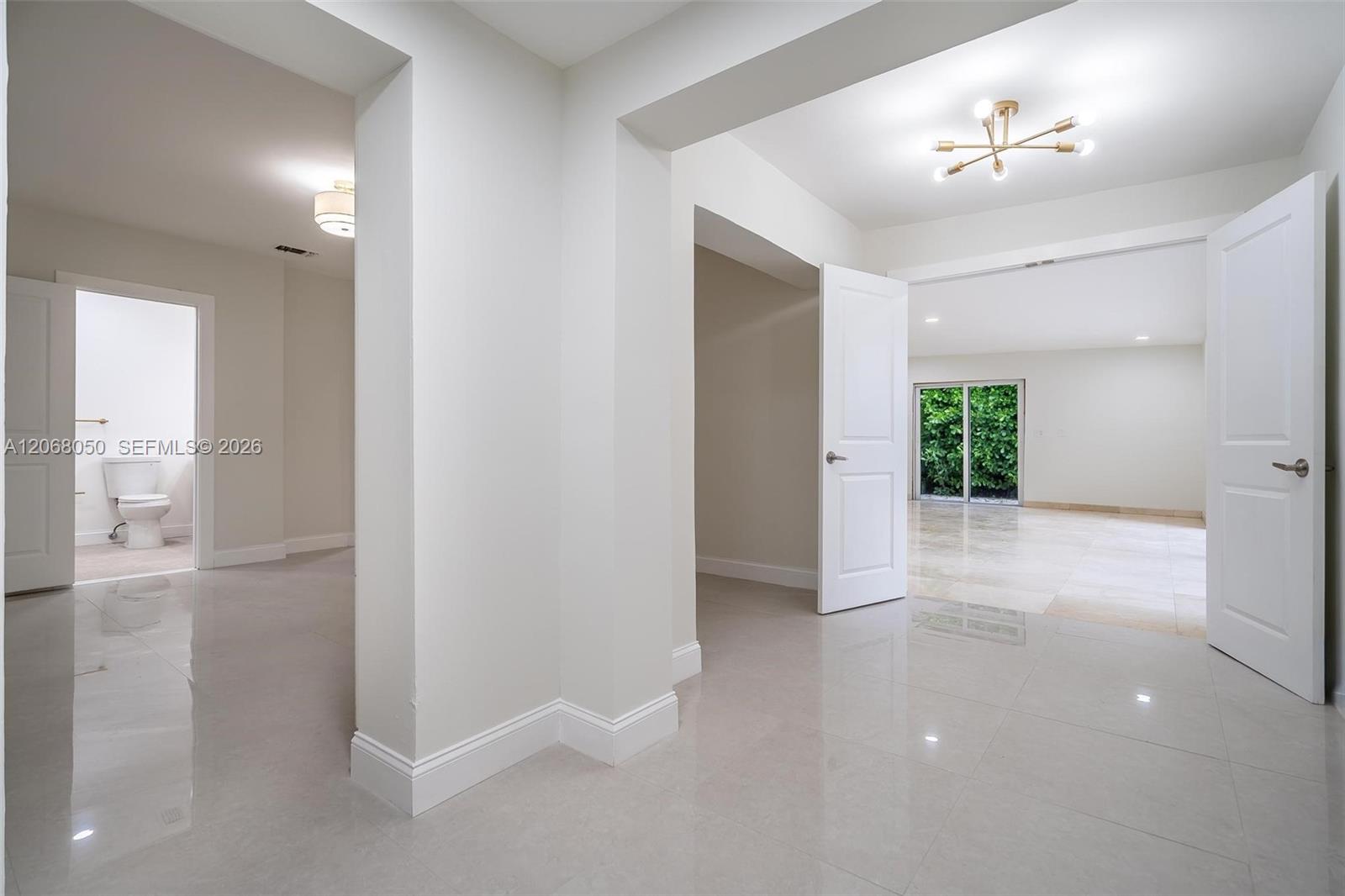 1710 Cleveland Road Miami Beach, FL 33141 - Photo 12 of 41 Gallery Image 12