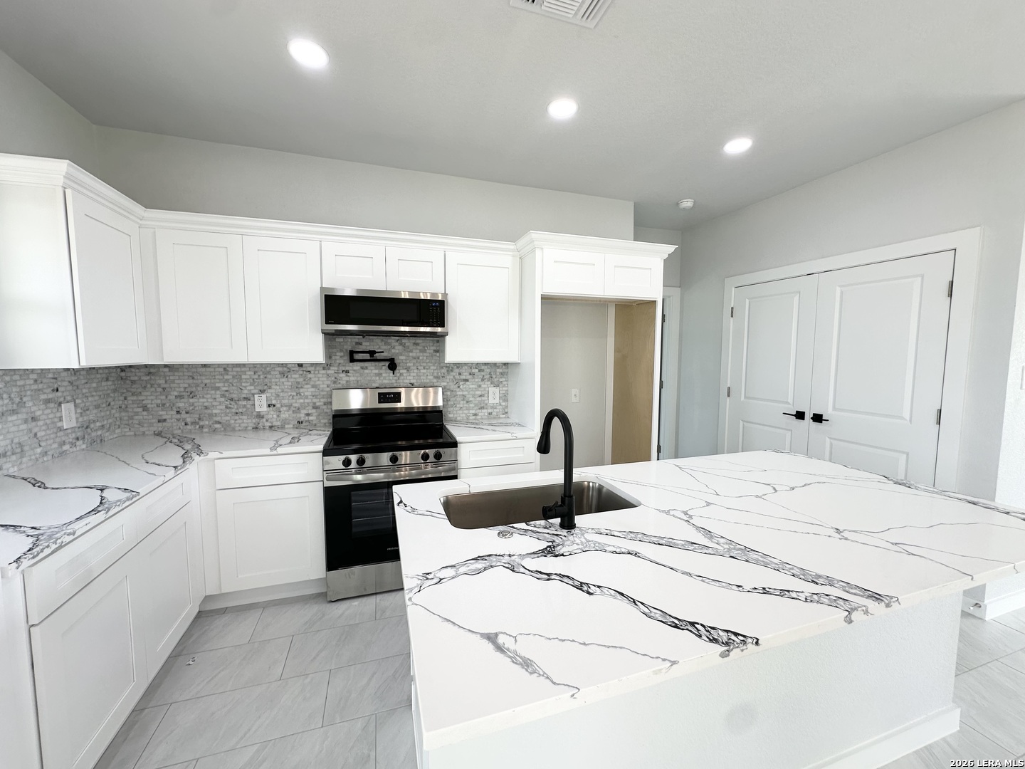 150 Ranchero Way Natalia, TX 78059 - Photo 4 of 30