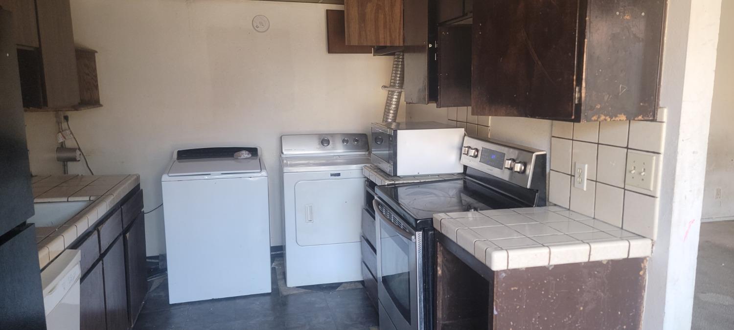 657 West Parlier Avenue, Unit 121 Reedley, CA 93654 - Photo 9 of 14 Gallery Image 9