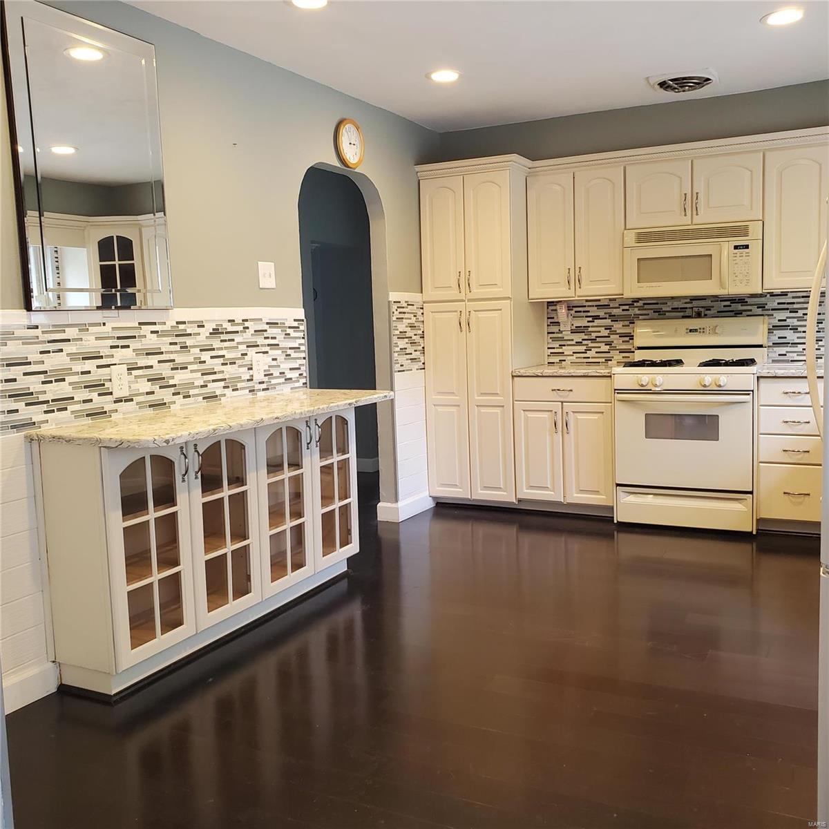 938 Schulte Road St. Louis, MO 63146 - Photo 6 of 46 Gallery Image 6