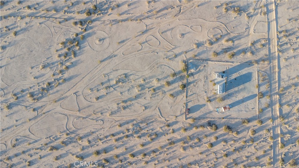 1188 Mile Square Road Joshua Tree, CA 92252 - Photo 8 of 18 a close up of a white marble wall