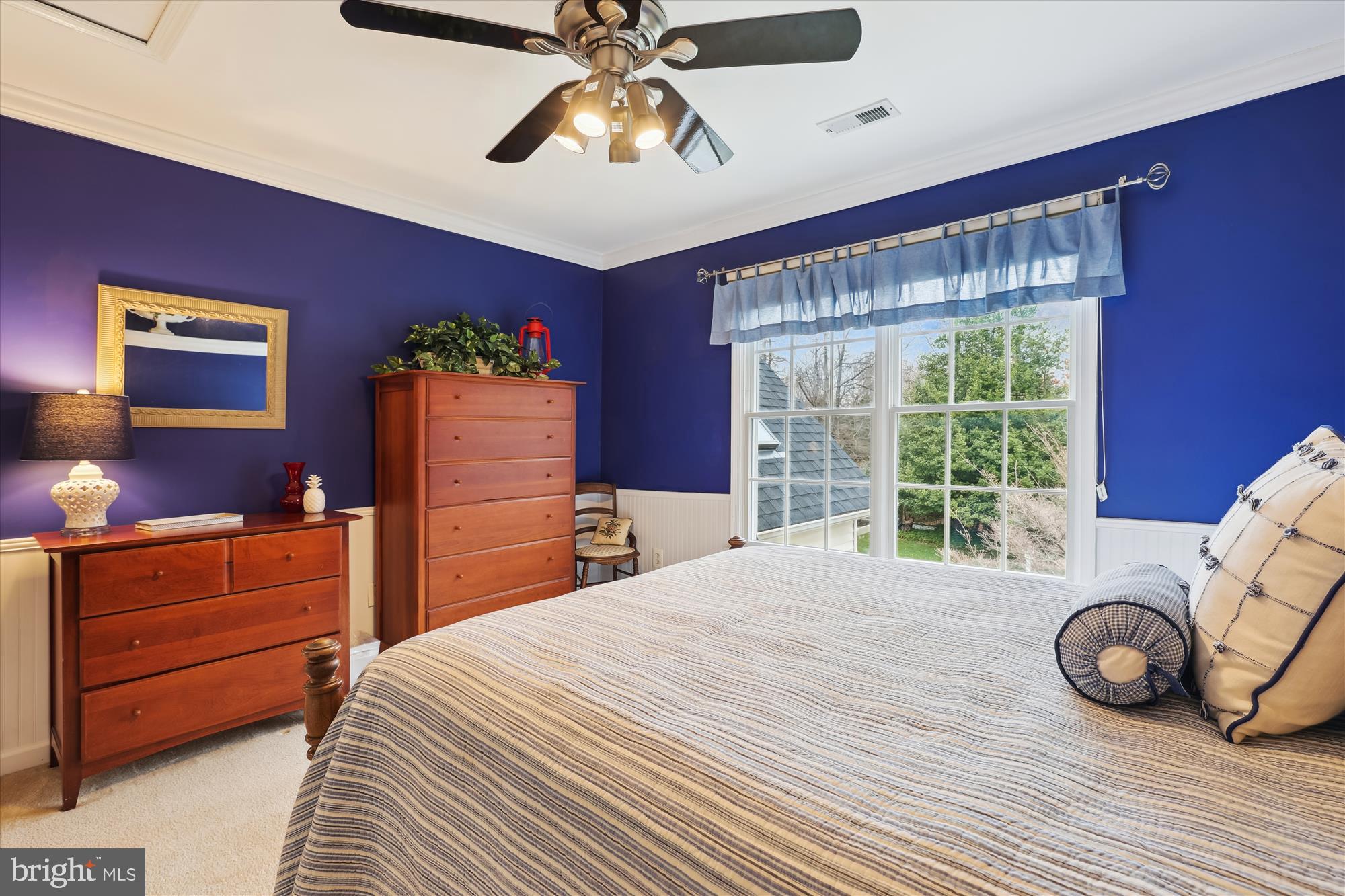 10904 Hunter Gate Way Reston, VA 20194 - Photo 45 of 90 a bedroom with a bed and a chandelier