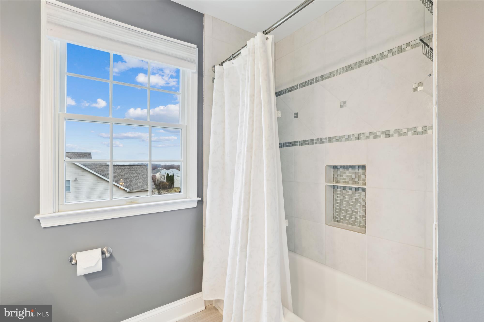 10904 Hunter Gate Way Reston, VA 20194 - Photo 51 of 90 a bathroom with a bathtub and a shower