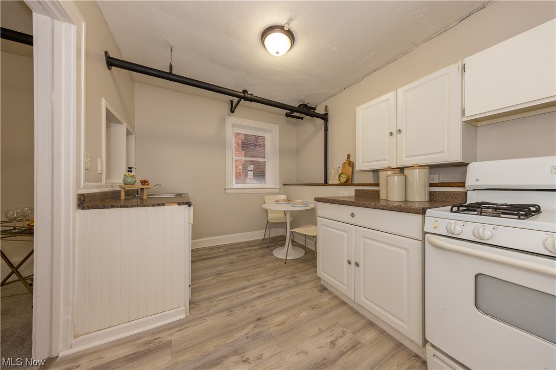 2116 Surrey Road, Unit 5 Cleveland, OH 44106 - Photo 9 of 19 The Eat-In Kitchen features new flooring