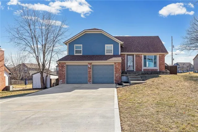 $350,000 | 20921 West 52nd Terrace, Shawnee, KS 66218