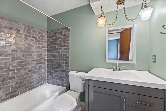 $350,000 | 20921 West 52nd Terrace, Shawnee, KS 66218