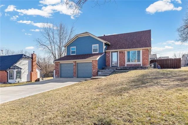 $350,000 | 20921 West 52nd Terrace, Shawnee, KS 66218