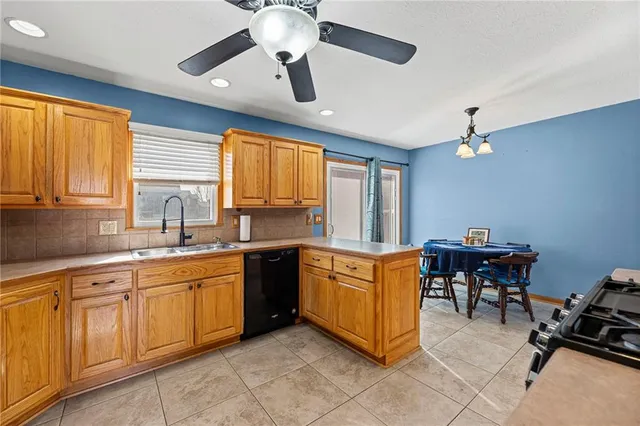 $350,000 | 20921 West 52nd Terrace, Shawnee, KS 66218