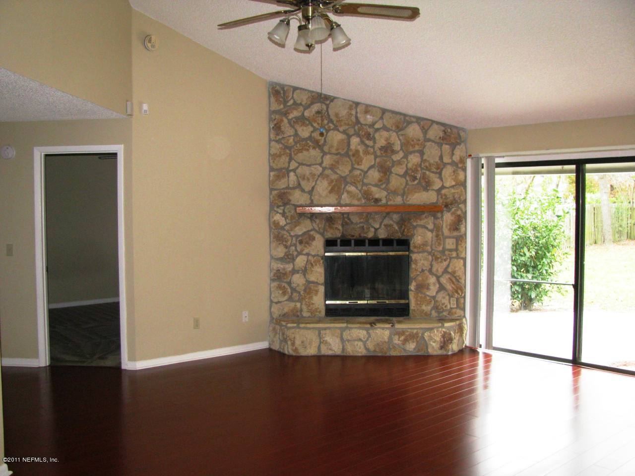Great room, vaulted
