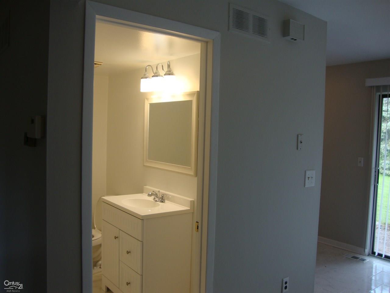 24678 Chalk Farm Road North Warren, MI 48091 - Photo 7 of 37