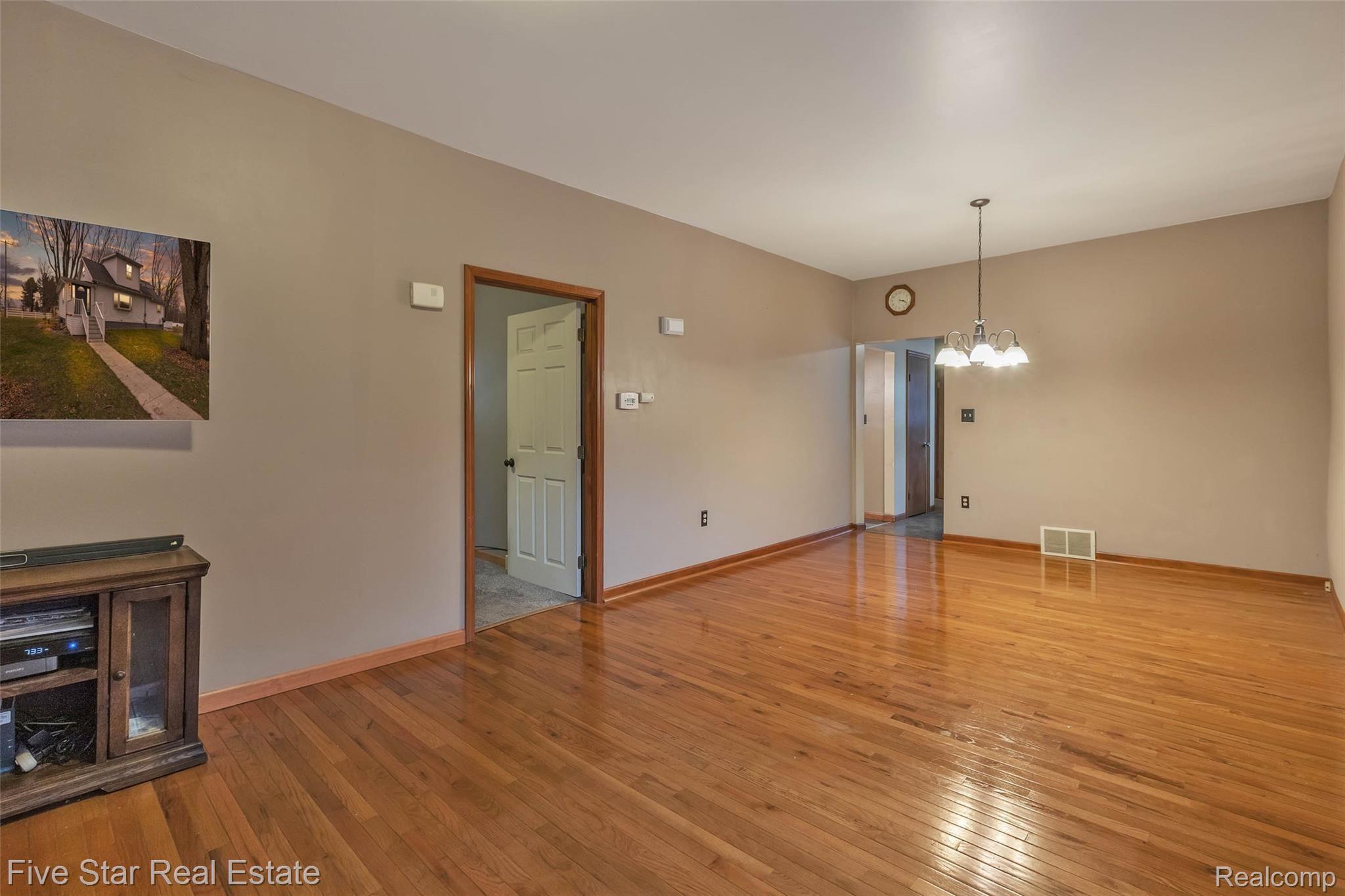 5804 Baker Road Bridgeport, MI 48722 - Photo 6 of 42 number 6.jpg
