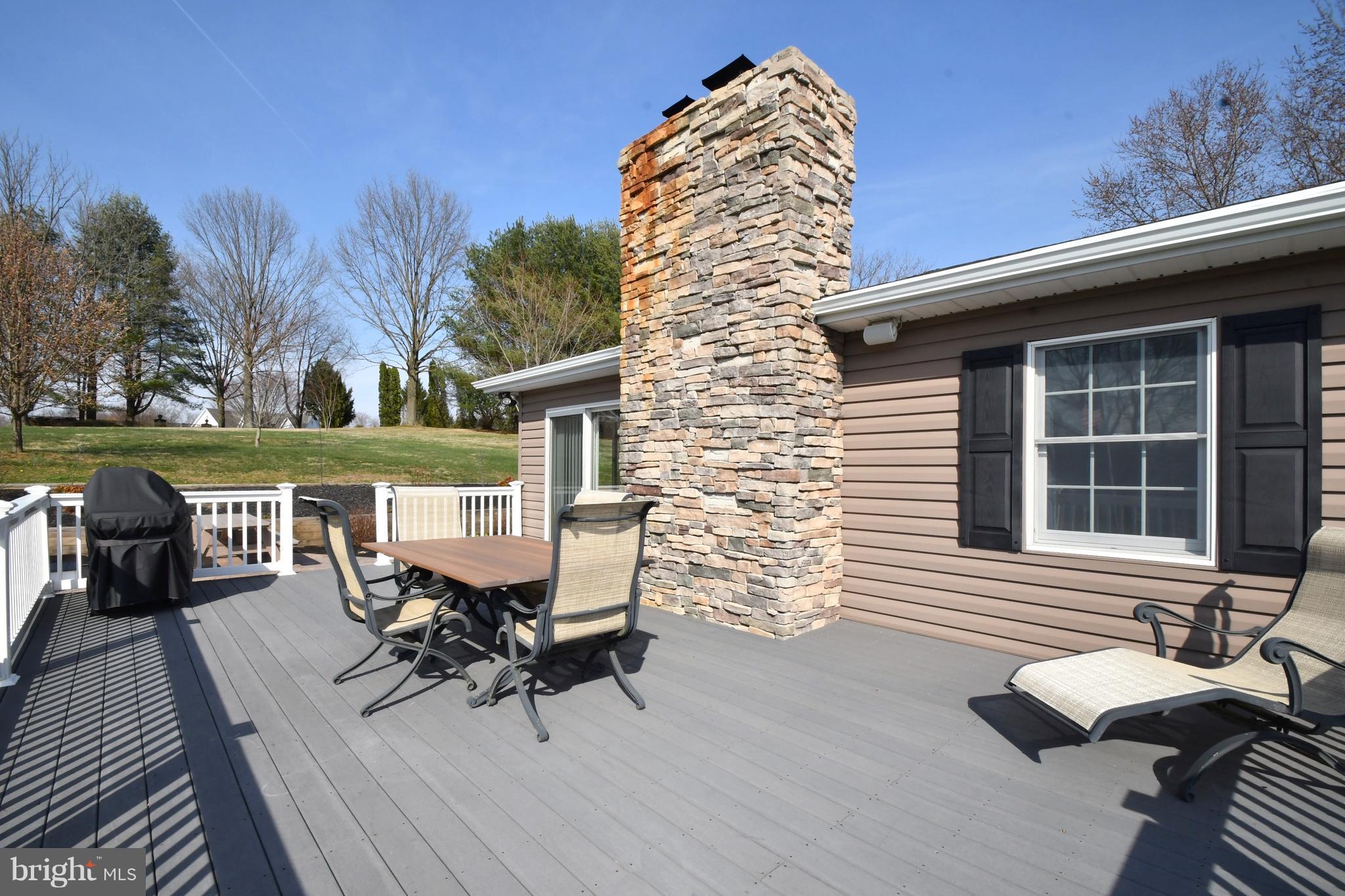 Composite Deck w/Vinyl Rails