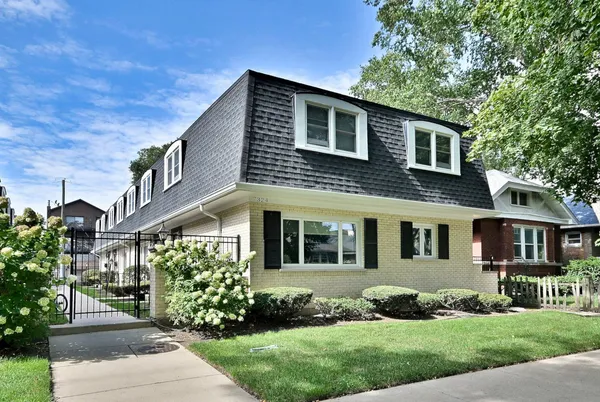 $2,900 | 7324 North Bell Avenue, Unit 3F, Chicago, IL 60645