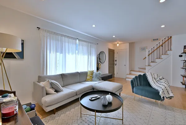 $2,900 | 7324 North Bell Avenue, Unit 3F, Chicago, IL 60645