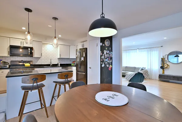 $2,900 | 7324 North Bell Avenue, Unit 3F, Chicago, IL 60645