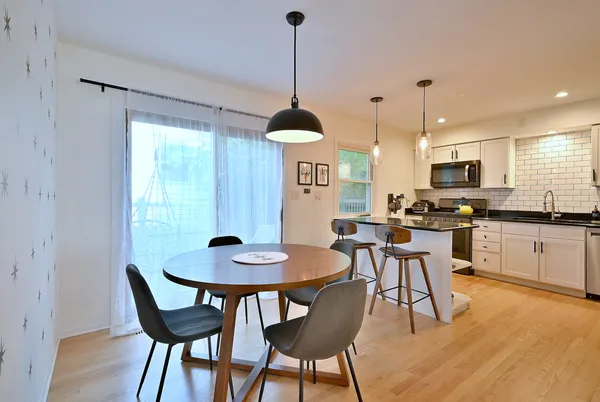 $2,900 | 7324 North Bell Avenue, Unit 3F, Chicago, IL 60645