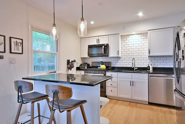 $2,900 | 7324 North Bell Avenue, Unit 3F, Chicago, IL 60645