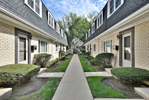 $2,900 | 7324 North Bell Avenue, Unit 3F, Chicago, IL 60645