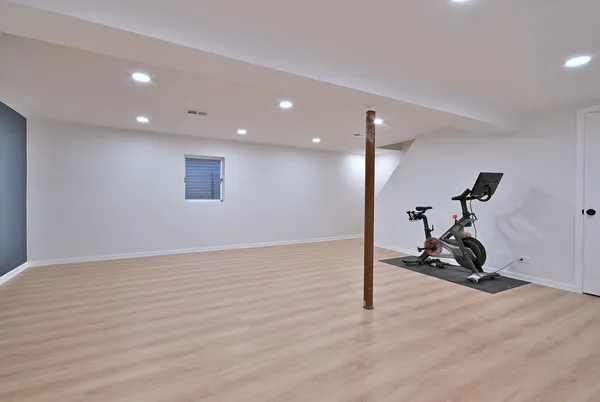 $2,900 | 7324 North Bell Avenue, Unit 3F, Chicago, IL 60645