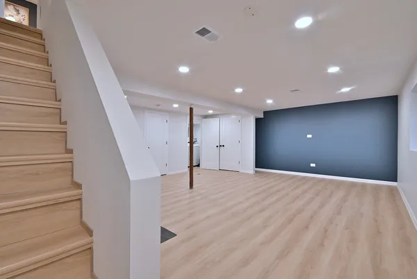 $2,900 | 7324 North Bell Avenue, Unit 3F, Chicago, IL 60645