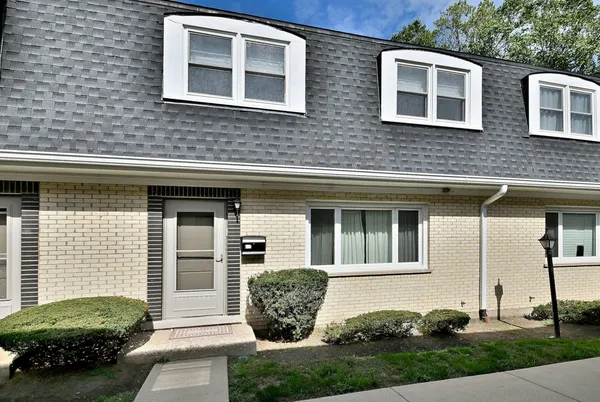 $2,900 | 7324 North Bell Avenue, Unit 3F, Chicago, IL 60645