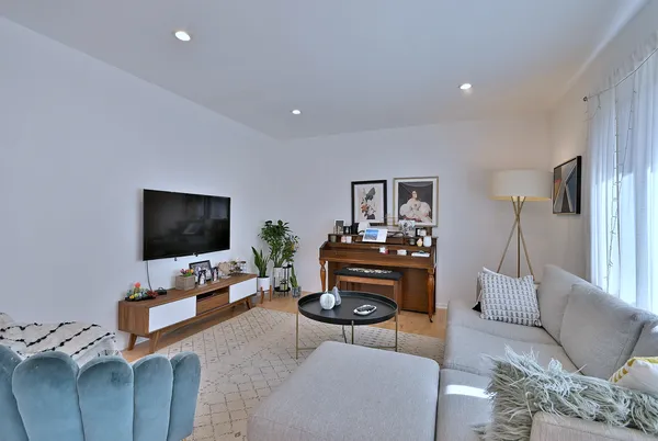 $2,900 | 7324 North Bell Avenue, Unit 3F, Chicago, IL 60645