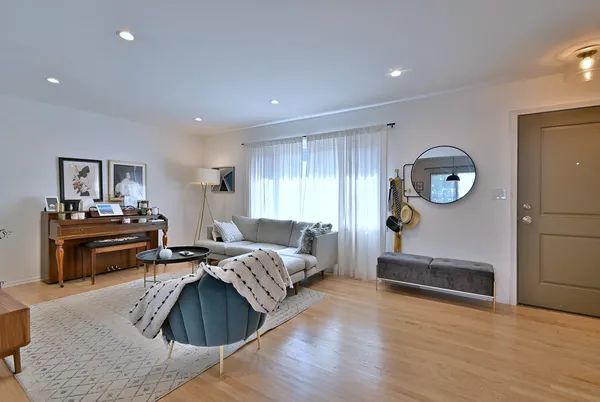 $2,900 | 7324 North Bell Avenue, Unit 3F, Chicago, IL 60645