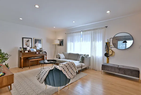 $2,900 | 7324 North Bell Avenue, Unit 3F, Chicago, IL 60645