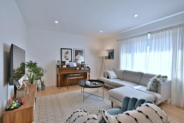 $2,900 | 7324 North Bell Avenue, Unit 3F, Chicago, IL 60645