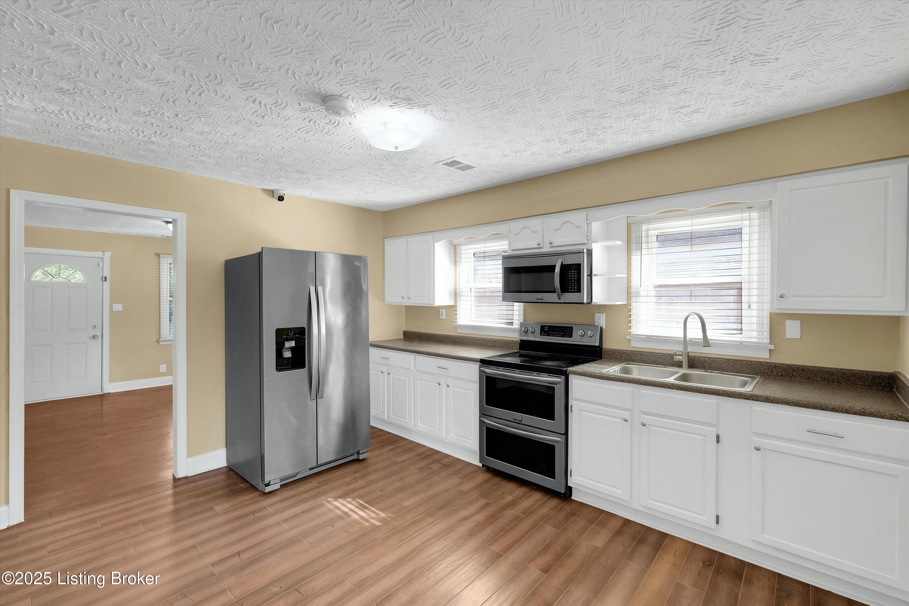 6647 Sylvania Road Louisville, KY 40258 - Photo 6 of 23 Kitchen