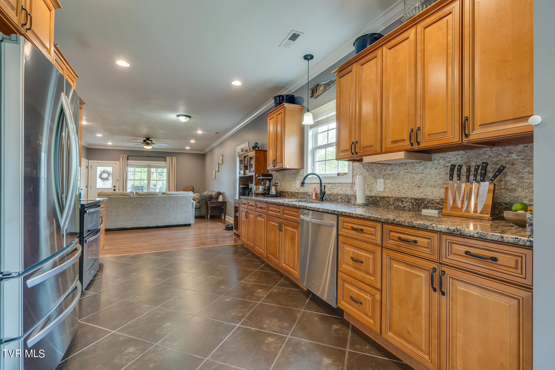 2736 Rock Springs Road Kingsport, TN 37664 - Photo 11 of 39 011