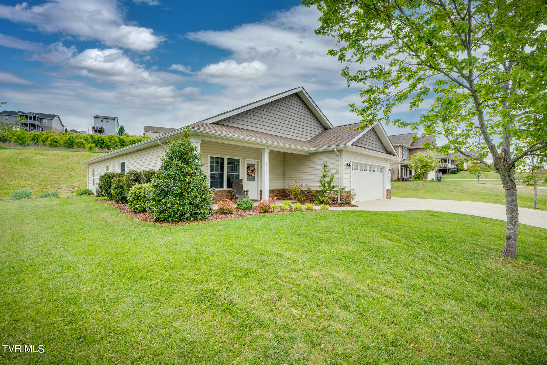 2736 Rock Springs Road Kingsport, TN 37664 - Photo 2 of 39 002