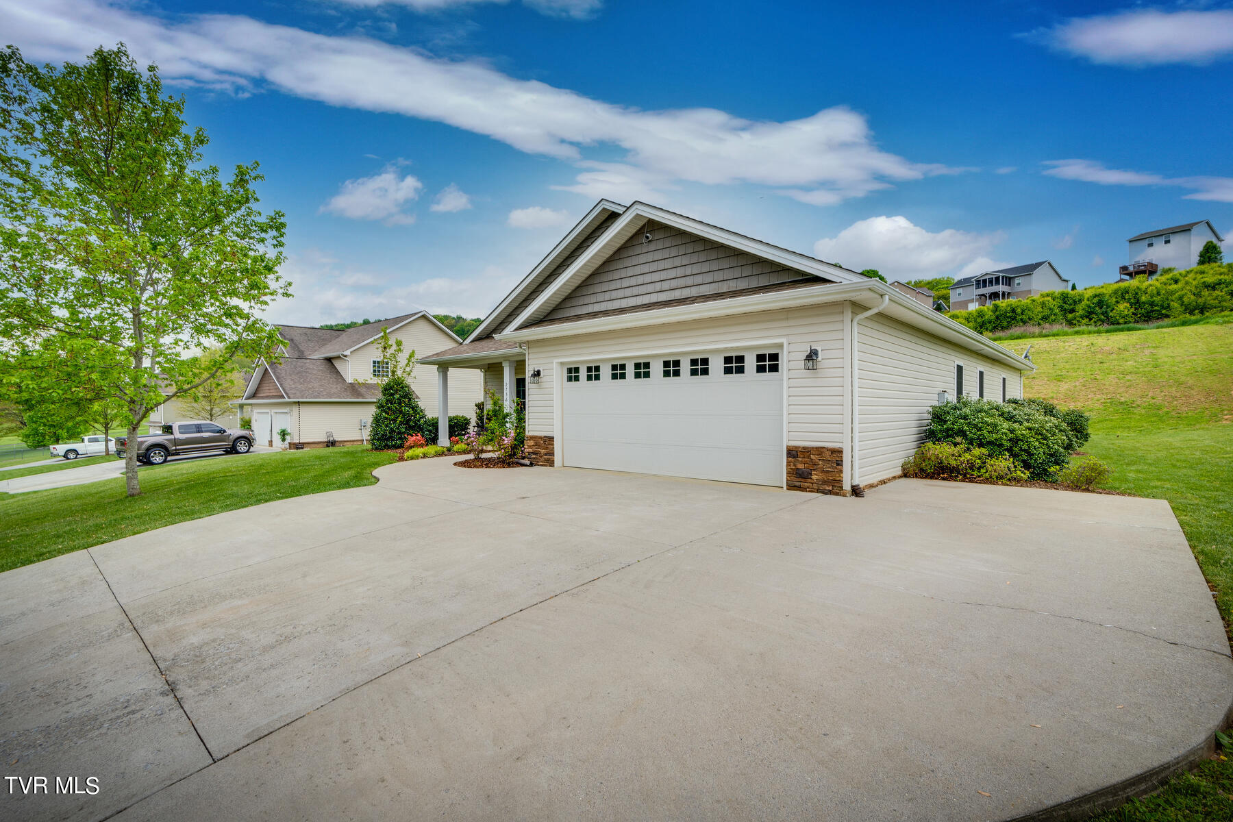 2736 Rock Springs Road Kingsport, TN 37664 - Photo 3 of 39 003